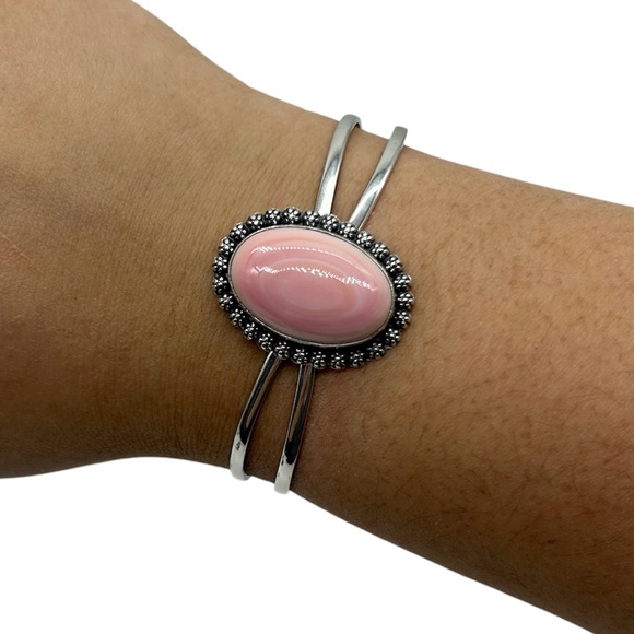 925 Sterling Silver Queen Pink Conch Cuff Bracelet